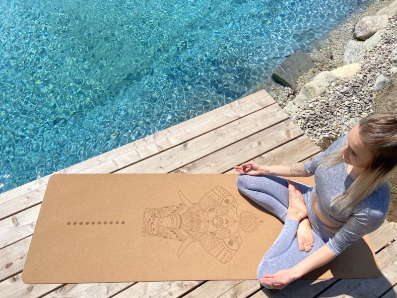 omlivin-tappetino-yoga-sughero-pratica